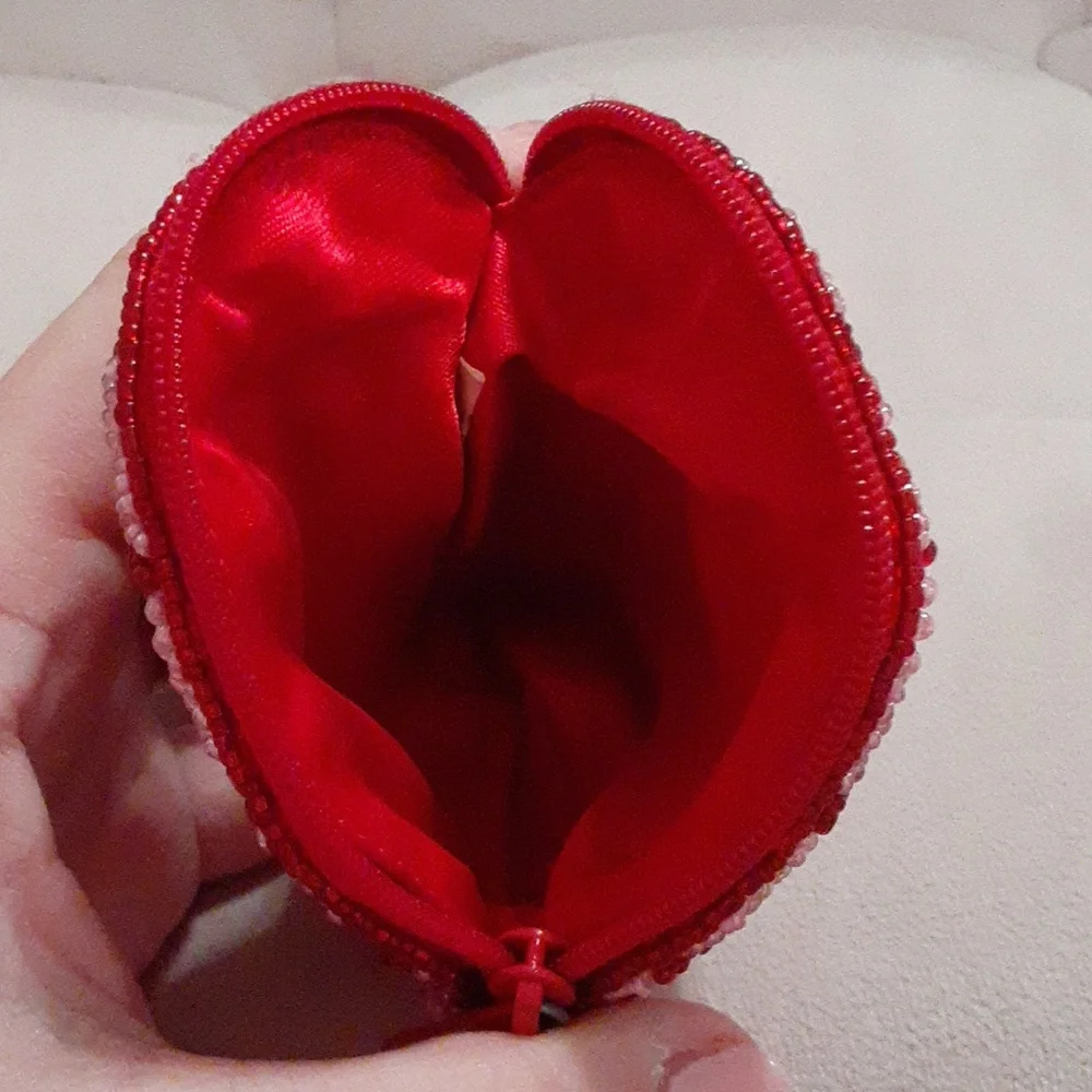 Euc! Heart Beaded Coin Purse - Picture 2 of 2